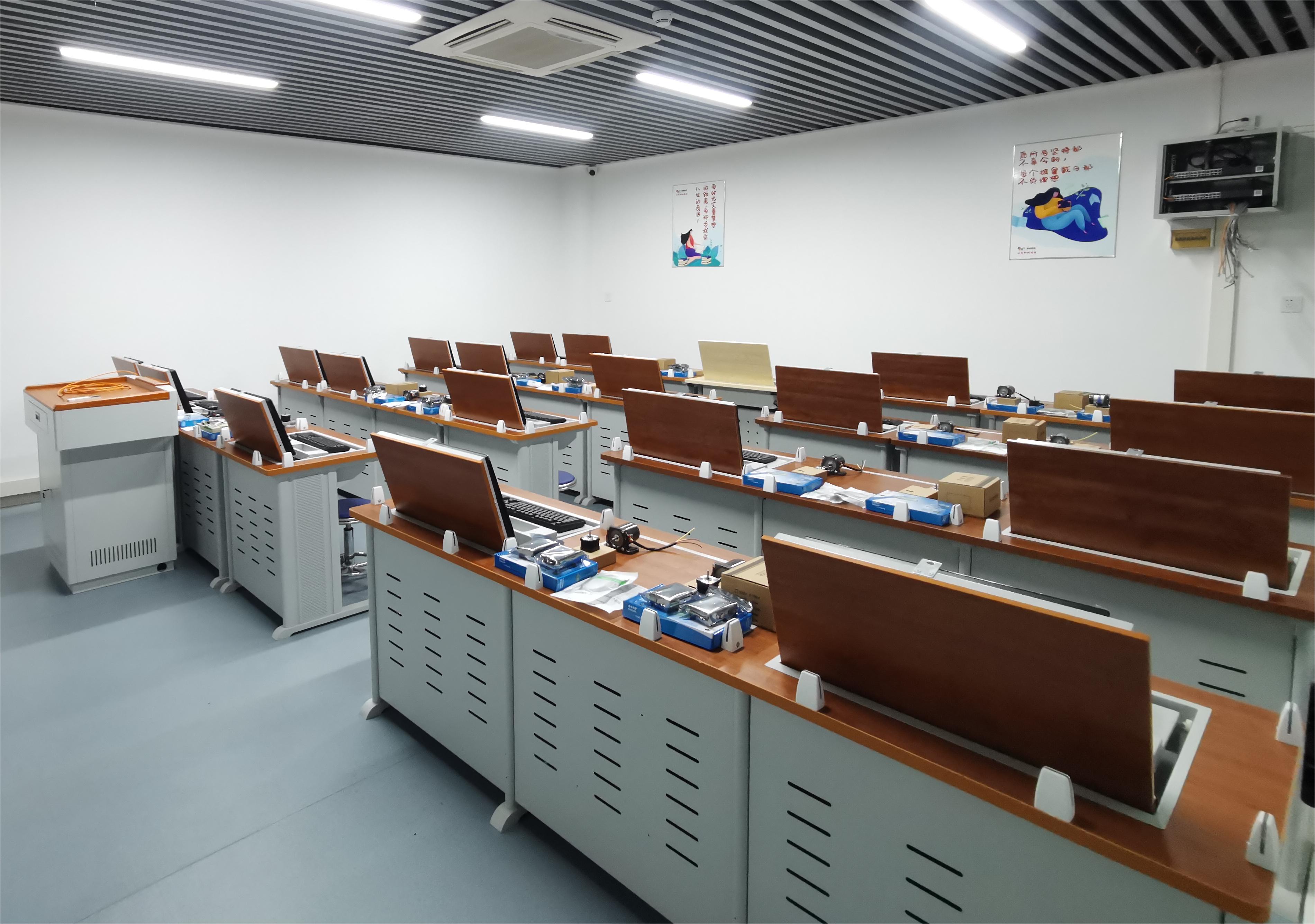 4、PLC计算机辅助设计室.jpg